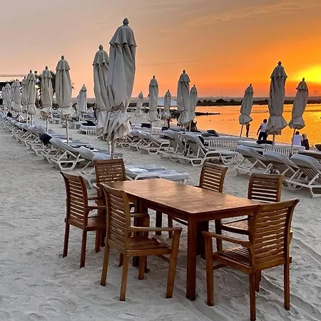 Beachside Sunset Residence Abu Dhabi Exterior photo