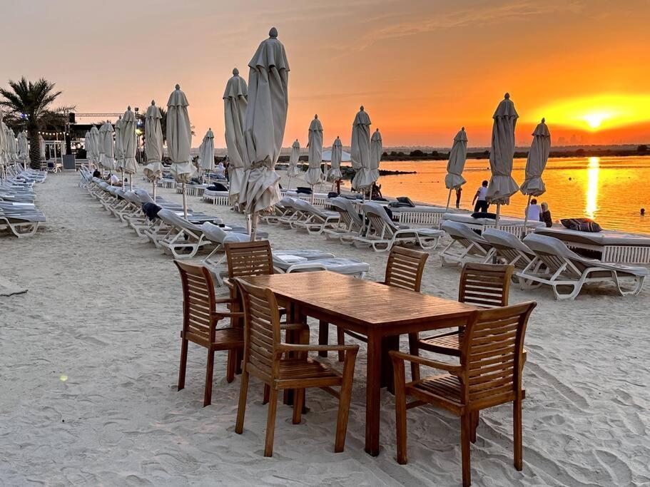 Beachside Sunset Apartment Abu Dhabi