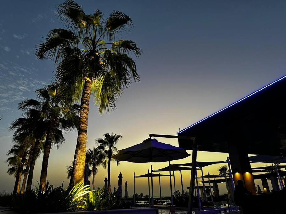 Beachside Sunset Apartment